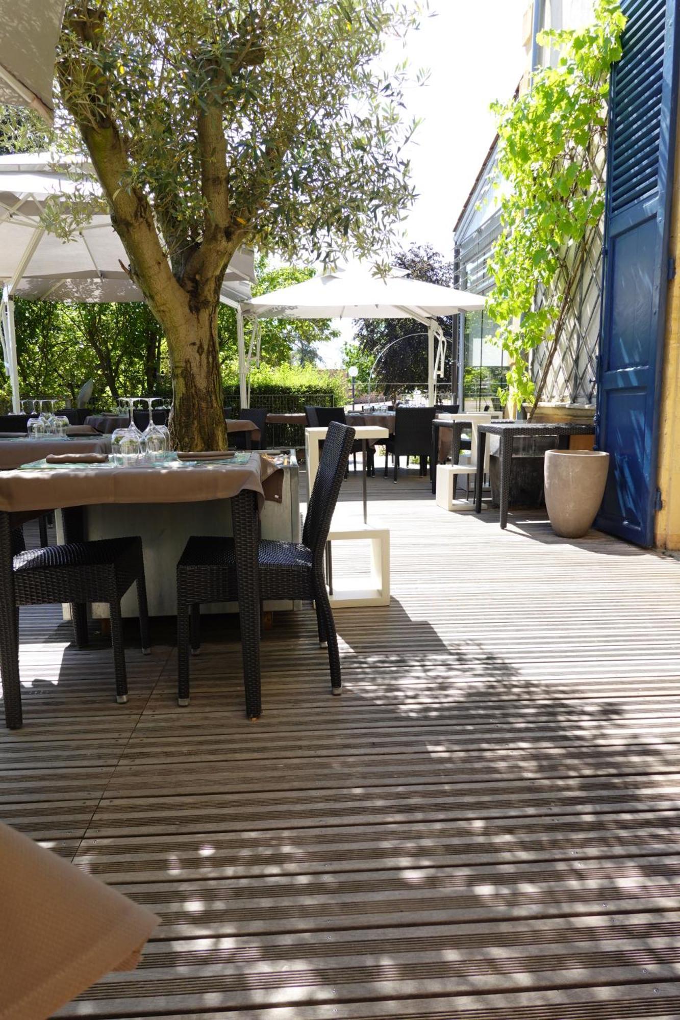 Chateau De Champlong Table Hotel **** Golf & Spa Villerest  Exterior photo