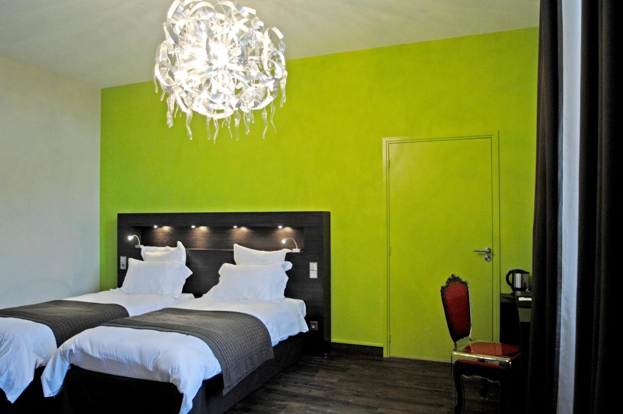 Chateau De Champlong Table Hotel **** Golf & Spa Villerest  Exterior photo