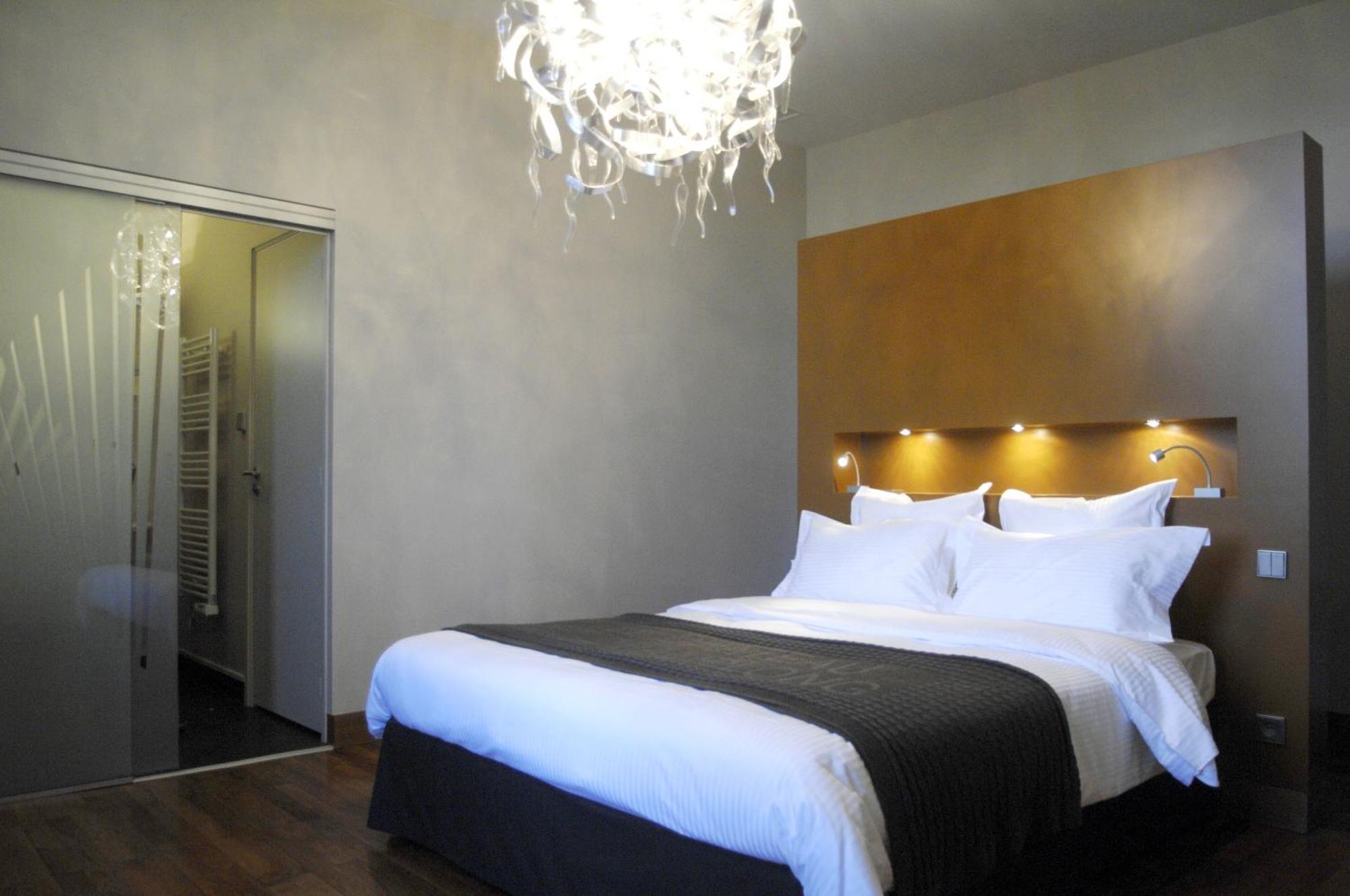 Chateau De Champlong Table Hotel **** Golf & Spa Villerest  Exterior photo